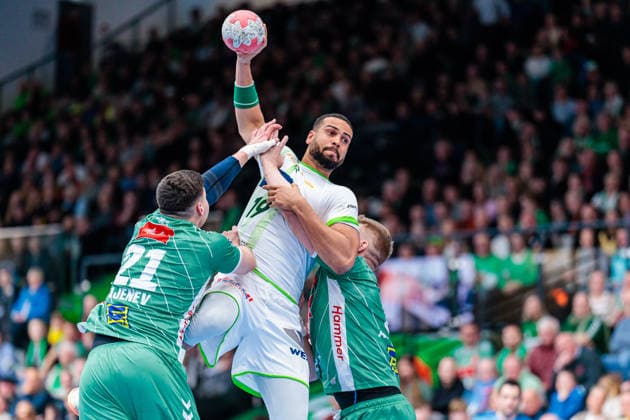 v.l. Mika Laurin Sajenev (GWD Minden, 21), Philipp Ahouansou (HSG Wetzlar, 19), Daniel Astrup Pedersen (GWD Minden, 03) GER, GWD Minden vs. HSG Wetzlar, Handball, 1. Bundesliga, 25. Spieltag, Spielzeit 2025 2026, 14.03.2026 GER, GWD Minden vs. HSG Wetzlar, Handball, 1. Bundesliga, 25. Spieltag, Spielzeit 2025 2026, 14.03.2026 Minden Copyright: xEibner-Pressefoto JanxRollingerx EP_JSK