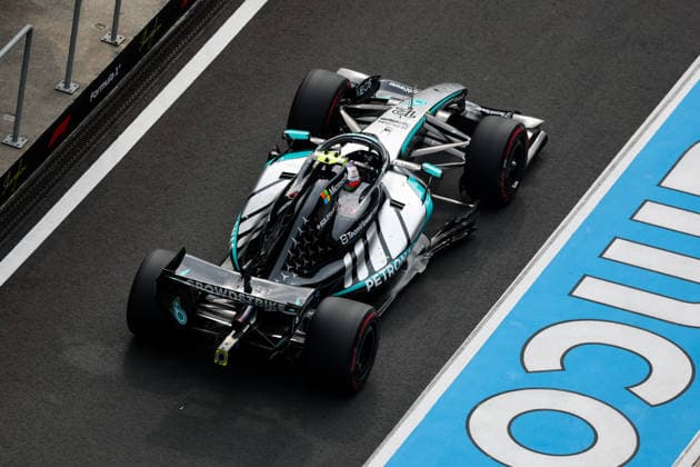 F1 - CHINESE GRAND PRIX 2026 12 KIMI ANTONELLI Andrea (ita), Mercedes AMG F1 Team W17, action pitlane, during the Formula 1 Heineken Chinese Grand Prix 2026, 2nd round of the 2026 Formula One World Championship, WM, Weltmeisterschaft from March 13 to 15, 2026 on the Shanghai International Circuit, in Shanghai, China -  Copyright: xFLORENTxGOODENx
