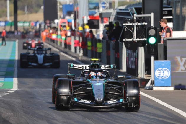 SHANGHAI, CHINA - MARCH 14: A F1 driver competes in the Qualifying Race during the 2026 Formula 1 Chinese Grand Prix at the Shanghai International Circuit on March 14, 2026 in Shanghai, China. The 2026 Formula 1 Chinese Grand Prix takes place at the Shanghai International Circuit from March 13 to 15.  Copyright: xVCGx 111628098804