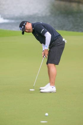 March 15, 2026, Singapore, Ingapore, Singapore: Richard T. Lee from Canada finishes -14 with DeChambeau equalling to bring on a tie-breaker one hole play-off. Final Round of the LIV Golf in Singapore Singapore Singapore - ZUMAr144 20260315_zap_r144_039 Copyright: xJaynexRussellx