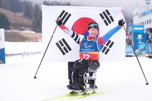 (260315) -- TESERO, March 15, 2026 -- Kim Yunji of South Korea celebrates after the para cross-country skiing women s 20km interval start sitting at the Milan-Cortina 2026 Paralympic Winter games, Winterspiele,Spiele, Summer games in Tesero, Italy, March 15, 2026. ) (SP)ITALY-TESERO-PARALYMPIC WINTER GAMES-PARA CROSS-COUNTRY SKIING-WOMEN S 20KM INTERVAL START SITTING HouxZhaokang 