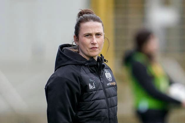 Heleen Jaques (Trainerin, Cheftrainerin, SGS), Einzelbild, Einzelfoto, Aktion, Action, Porträt, Portrait, 15.03.2026, Sinsheim (Hoffenheim) (Deutschland), Fussball, Google Pixel Frauen-Bundesliga, TSG 1899 Hoffenheim - SGS Essen, DFB DFL REGULATIONS PROHIBIT ANY USE OF PHOTOGRAPHS AS IMAGE SEQUENCES AND OR QUASI-VIDEO.