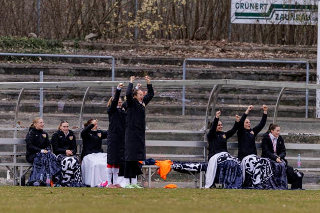 Ingolstadt, Deutschland 15. März 2026: 2.BL - Frauen - 2025 2026 - FC Ingolstadt 04 gegen VfB Stuttgart Im Bild: Die Stuttgarter Ersatzbank jubelt nach dem Tor zum 1:2 ESV-Stadion Bayern Copyright: xFotostandx xSchäferx