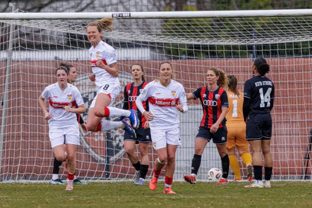 Ingolstadt, Deutschland 15. März 2026: 2.BL - Frauen - 2025 2026 - FC Ingolstadt 04 gegen VfB Stuttgart Im Bild: Maximiliane Rall (VfB) jubelt nach ihrem Tor zum 1:2 mit ihren Teamkolleginnen ESV-Stadion Bayern Copyright: xFotostandx xSchäferx