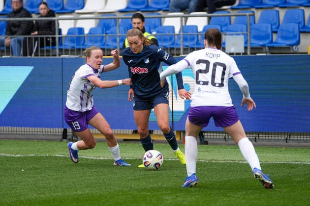 Google Pixel Frauen-Bundesliga: TSG Hoffenheim vs SGS Essen, Dietmar-Hopp-Stadion, 15.03.2026 Zweikampf zwischen Lisann Kaut (TSG Hoffenheim Frauen, 4) und Beke Sterner (SGS Essen Frauen, 19) Google Pixel Frauen-Bundesliga: TSG Hoffenheim vs SGS Essen, Dietmar-Hopp-Stadion, 15.03.2026 DFB DFL REGULATIONS PROHIBIT ANY USE OF PHOTOGRAPHS AS IMAGE SEQUENCES AND OR QUASI-VIDEO. Copyright: xBEAUTILUSxSPORTS Hillx
