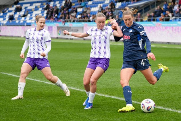 Google Pixel Frauen-Bundesliga: TSG Hoffenheim vs SGS Essen, Dietmar-Hopp-Stadion, 15.03.2026 Zweikampf zwischen Lisann Kaut (TSG Hoffenheim Frauen, 4) und Beke Sterner (SGS Essen Frauen, 19) Google Pixel Frauen-Bundesliga: TSG Hoffenheim vs SGS Essen, Dietmar-Hopp-Stadion, 15.03.2026 DFB DFL REGULATIONS PROHIBIT ANY USE OF PHOTOGRAPHS AS IMAGE SEQUENCES AND OR QUASI-VIDEO. Copyright: xBEAUTILUSxSPORTS Hillx