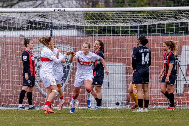 Ingolstadt, Deutschland 15. März 2026: 2.BL - Frauen - 2025 2026 - FC Ingolstadt 04 gegen VfB Stuttgart Im Bild: Die Spielernnen des VfB jubeln nach dem Tor zum 1:2 ESV-Stadion Bayern Copyright: xFotostandx xSchäferx