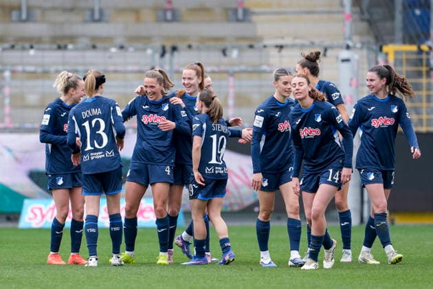Spielerinnen der TSG 1899 Hoffenheim, jubeln über das Tor zum 2:0, Jubel, Torjubel, Torerfolg, celebrate the goal, goal, celebration, jubelt ueber das Tor, Freuen, Freude, freut sich, optimistisch, positiv, Spielszene, Highlight, Action, Aktion, 15.03.2026, Sinsheim (Hoffenheim) (Deutschland), Fussball, Google Pixel Frauen-Bundesliga, TSG 1899 Hoffenheim - SGS Essen, DFB DFL REGULATIONS PROHIBIT ANY USE OF PHOTOGRAPHS AS IMAGE SEQUENCES AND OR QUASI-VIDEO.
