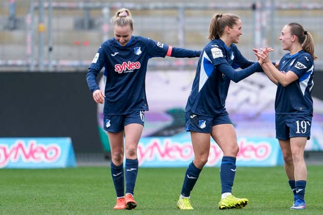 v.li.: Vanessa Diehm (TSG, 6), Torschützin Lisann Kaut (TSG, 4), Marie Steiner (TSG, 19), Spielerinnen der TSG 1899 Hoffenheim, jubeln über das Tor zum 2:0, Jubel, Torjubel, Torerfolg, celebrate the goal, goal, celebration, jubelt ueber das Tor, Freuen, Freude, freut sich, optimistisch, positiv, Spielszene, Highlight, Action, Aktion, 15.03.2026, Sinsheim (Hoffenheim) (Deutschland), Fussball, Google Pixel Frauen-Bundesliga, TSG 1899 Hoffenheim - SGS Essen, DFB DFL REGULATIONS PROHIBIT ANY USE OF PHOTOGRAPHS AS IMAGE SEQUENCES AND OR QUASI-VIDEO.