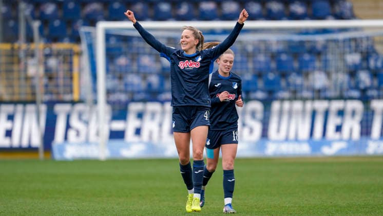 v.li.: Torschützin Lisann Kaut (TSG, 4), Valesca Ampoorter (TSG, 18), Spielerinnen der TSG 1899 Hoffenheim, jubeln über das Tor zum 2:0, Jubel, Torjubel, Torerfolg, celebrate the goal, goal, celebration, jubelt ueber das Tor, Freuen, Freude, freut sich, optimistisch, positiv, Spielszene, Highlight, Action, Aktion, 15.03.2026, Sinsheim (Hoffenheim) (Deutschland), Fussball, Google Pixel Frauen-Bundesliga, TSG 1899 Hoffenheim - SGS Essen, DFB DFL REGULATIONS PROHIBIT ANY USE OF PHOTOGRAPHS AS IMAGE SEQUENCES AND OR QUASI-VIDEO.