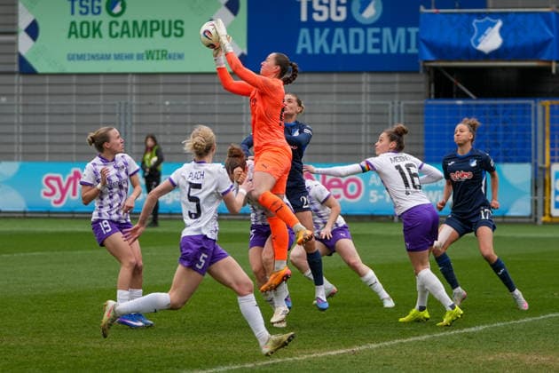 Google Pixel Frauen-Bundesliga: TSG Hoffenheim vs SGS Essen, Dietmar-Hopp-Stadion, 15.03.2026 Torwartaktion von Luisa Palmen (SGS Essen Frauen, 21) Google Pixel Frauen-Bundesliga: TSG Hoffenheim vs SGS Essen, Dietmar-Hopp-Stadion, 15.03.2026 DFB DFL REGULATIONS PROHIBIT ANY USE OF PHOTOGRAPHS AS IMAGE SEQUENCES AND OR QUASI-VIDEO. Copyright: xBEAUTILUSxSPORTS Hillx