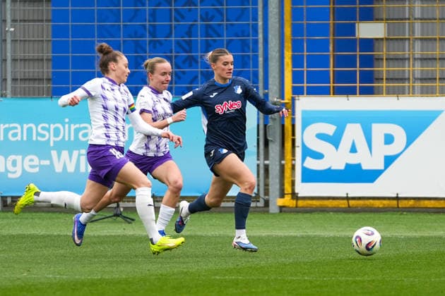Google Pixel Frauen-Bundesliga: TSG Hoffenheim vs SGS Essen, Dietmar-Hopp-Stadion, 15.03.2026 Zweikampf zwischen Selina Cerci (TSG Hoffenheim Frauen, 29) und Beke Sterner (SGS Essen Frauen, 19) Google Pixel Frauen-Bundesliga: TSG Hoffenheim vs SGS Essen, Dietmar-Hopp-Stadion, 15.03.2026 DFB DFL REGULATIONS PROHIBIT ANY USE OF PHOTOGRAPHS AS IMAGE SEQUENCES AND OR QUASI-VIDEO. Copyright: xBEAUTILUSxSPORTS Hillx