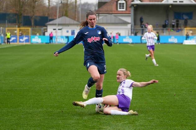 Google Pixel Frauen-Bundesliga: TSG Hoffenheim vs SGS Essen, Dietmar-Hopp-Stadion, 15.03.2026 Zweikampf zwischen Chiara Hahn (TSG Hoffenheim Frauen, 23) und Julie Terlinden (SGS Essen Frauen, 2) Google Pixel Frauen-Bundesliga: TSG Hoffenheim vs SGS Essen, Dietmar-Hopp-Stadion, 15.03.2026 DFB DFL REGULATIONS PROHIBIT ANY USE OF PHOTOGRAPHS AS IMAGE SEQUENCES AND OR QUASI-VIDEO. Copyright: xBEAUTILUSxSPORTS Hillx