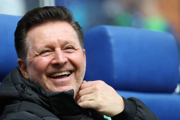 2. Bundesliga - FC Schalke 04 - Hannover 96 am 15.03.2026 in der Veltins-Arena auf Schalke Trainer Christian Titz (Hannover) lacht lächelt