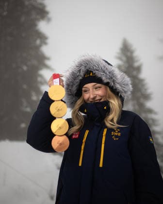 260315 Ebba Arsjö of Sweden poses for a portrait with her Paralympic gold and bronze medals after competing in the women™s Para alpine downhill, super-G, combined and giant slalom events during day 9 of the Milano Cortina 2026 Winter Paralympic Games on March 15, 2026 in Cortina. Photo: Maxim ThorÃ BILDBYRAN kod MT MT1029 alpint alpine skiing paralympic games paralympics paralympiska spel paralympiske leker vinter-paralympics winter paralympics milano cortina 2026 milano cortina 2026 winter paralympic games 9 bbeng sverige guld brons porträtt *** 260315 Ebba Arsjö of Sweden poses for a portrait with her Paralympic gold and bronze medals after competing in the women™s Para alpine downhill, super G, combined and giant slalom events during day 9 of the Milano Cortina 2026 Winter Paralympic Games on March 15, 2026 in Cortina Photo Maxim ThorÃ BILDBYRAN code MT MT1029 alpine alpine skiing paralympic games paralympic games paralympiske leker vinter paralympics winter paralympics milano cortina 2026 milano cortina 2026 winter paralympic games 9 bbeng sverige guld brons porträtt  Copyright: MAXIMxTHORE BB260315MT024