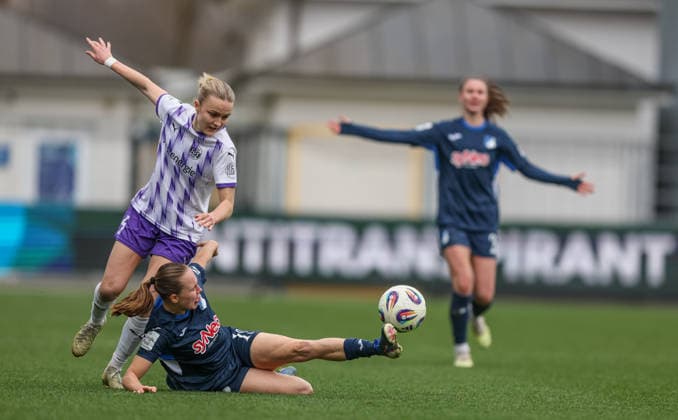 GER, Hoffenheim, TSG Hoffenheim vs SGS Essen, Google Pixel Frauen Bundesliga, Fussball, DFB, Spielzeit 2025 2026, Dietmar-Hopp-Stadion, 20. Spieltag im Bild v.l.: Paula Flach (SGS Essen Frauen 5), Marie Steiner (TSG Hoffenheim Frauen 19), Zweikampf DFB DFL REGULATIONS PROHIBIT ANY USE OF PHOTOGRAPHS AS IMAGE SEQUENCES AND OR QUASI-VIDEO, 15.03.2026 Copyright: HMBxMedia HendrikxHamelau
