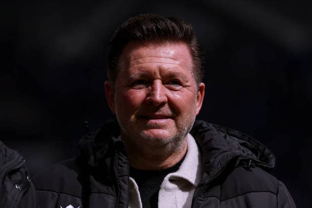 15.03.2026, Fußball, FC Schalke 04 - Hannover 96, 26. Spieltag, 2. Fußball Bundesliga, Veltins-Arena Gelsenkirchen, Saison 2025 2026: Cheftrainer Christian Titz (Hannover96 hc) DFB regulations prohibit any use of photographs as image sequences and or quasi-video. Nordrhein-Westfalen Deutschland
