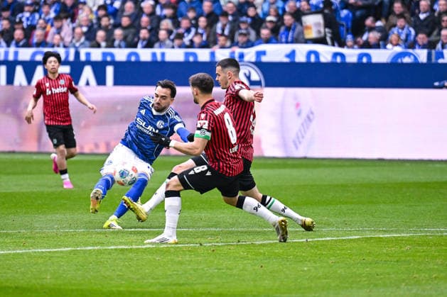 15.03.2026, Fussball, 2. Bundesliga, Saison 2025 2026, 26. Spieltag, FC Schalke 04 - Hannover 96, Torchance Kenan Karaman (FC Schalke 04), Enzo Leopold (Hannover 96) xRHR-FOTO YYx