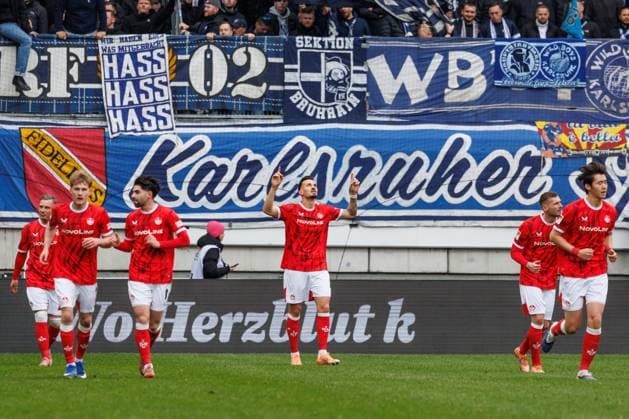 Tobias Raschl (1.FC Kaiserslautern) bejubelt den Treffer zum 2:0, 1. FC Kaiserslautern vs Karlsruher SC, Fussball, 2. Bundesliga, 26. Spieltag, Saison 2025 2026, 15.03.2026 1. FC Kaiserslautern vs Karlsruher SC, Fussball, 2. Bundesliga, 26. Spieltag, Saison 2025 2026, 15.03.2026