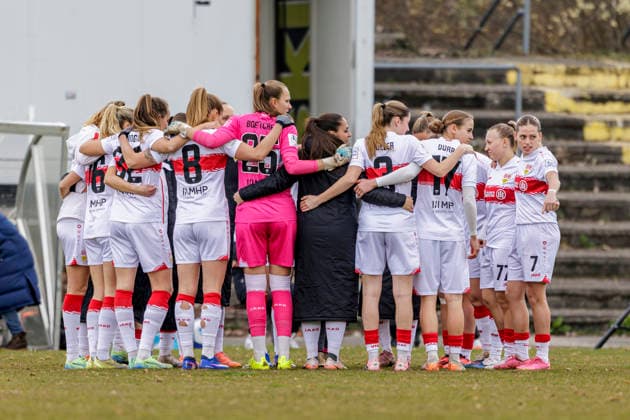 Ingolstadt, Deutschland 15. März 2026: 2.BL - Frauen - 2025 2026 - FC Ingolstadt 04 gegen VfB Stuttgart Im Bild: Die Spielerinnen vom VfB bilden einen Mannschaftskreis zum Schulterschluss. ESV-Stadion Bayern Copyright: xFotostandx xSchäferx