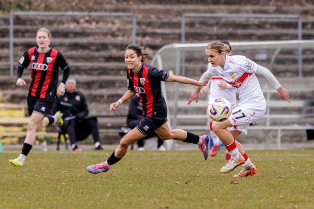 Ingolstadt, Deutschland 15. März 2026: 2.BL - Frauen - 2025 2026 - FC Ingolstadt 04 gegen VfB Stuttgart Im Bild: v. li. im Zweikampf Emma Kusch (FCI) und Muriel Dürr Duerr (VfB) ESV-Stadion Bayern Copyright: xFotostandx xSchäferx