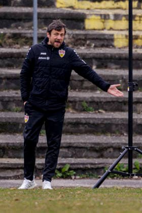 Ingolstadt, Deutschland 15. März 2026: 2.BL - Frauen - 2025 2026 - FC Ingolstadt 04 gegen VfB Stuttgart Im Bild: Trainer Heiko Gerber (VfB) gestikuliert auf dem Spielfeld. ESV-Stadion Bayern Copyright: xFotostandx xSchäferx