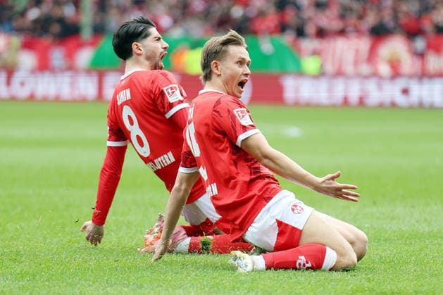 15.03.2026, xrekx, Fussball 2.Bundesliga, 1.FC Kaiserslautern - Karlsruher SC v.l. Torjubel nach dem Tor zum celebrating the goal celebrate 1:0 durch Semih Sahin (1.FC Kaiserslautern) mit Naatan Skyttä Skyttae (1.FC Kaiserslautern) (DFL DFB REGULATIONS PROHIBIT ANY USE OF PHOTOGRAPHS as IMAGE SEQUENCES and or QUASI-VIDEO) Kaiserslautern