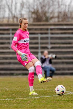 Ingolstadt, Deutschland 15. März 2026: 2.BL - Frauen - 2025 2026 - FC Ingolstadt 04 gegen VfB Stuttgart Im Bild: Torhüterin Eve Böttcher Boettcher (VfB) ESV-Stadion Bayern Copyright: xFotostandx xSchäferx