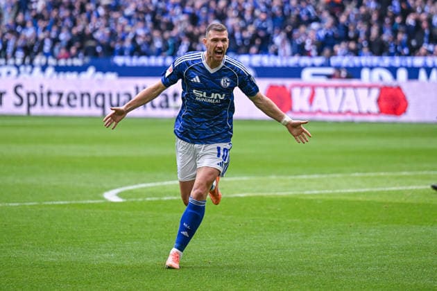 15.03.2026, Fussball, 2. Bundesliga, Saison 2025 2026, 26. Spieltag, FC Schalke 04 - Hannover 96, Edin DÅ¾eko Dzeko (FC Schalke 04) freut sich über das Tor zum 1:0, xRHR-FOTO YYx
