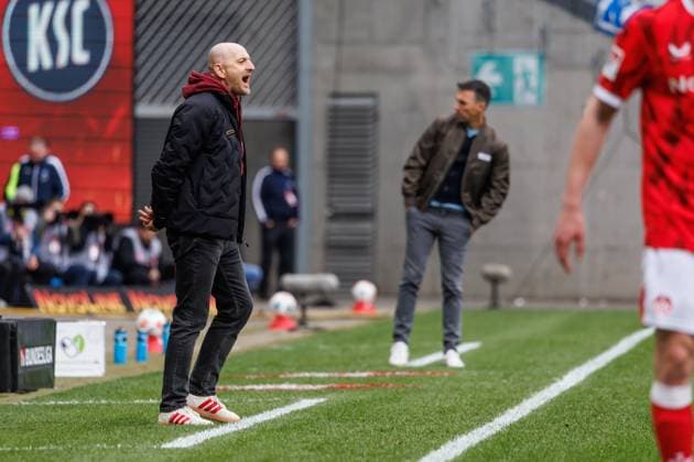 Thorsten Lieberknecht (Trainer 1.FC Kaiserslautern) an der Seitenlinie, 1. FC Kaiserslautern vs Karlsruher SC, Fussball, 2. Bundesliga, 26. Spieltag, Saison 2025 2026, 15.03.2026 1. FC Kaiserslautern vs Karlsruher SC, Fussball, 2. Bundesliga, 26. Spieltag, Saison 2025 2026, 15.03.2026