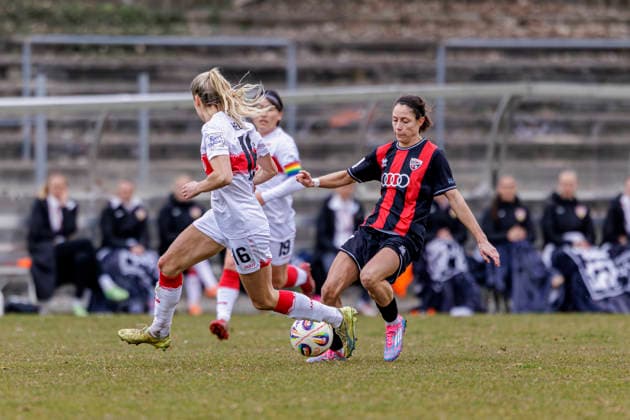 Ingolstadt, Deutschland 15. März 2026: 2.BL - Frauen - 2025 2026 - FC Ingolstadt 04 gegen VfB Stuttgart Im Bild: v. li. im Zweikampf Janina Hechler (VfB) und Emma Kusch (FCI) ESV-Stadion Bayern Copyright: xFotostandx xSchäferx