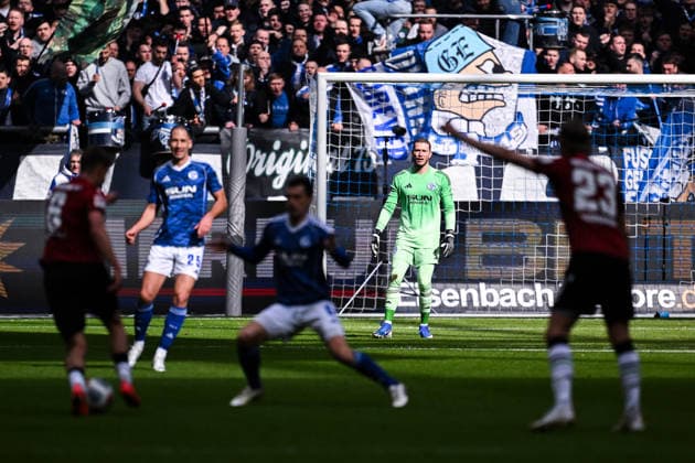 15.03.2026, Fussball, 2. Bundesliga, Saison 2025 2026, 26. Spieltag, FC Schalke 04 - Hannover 96, Torwart Loris Karius (FC Schalke 04) xRHR-FOTO YYx