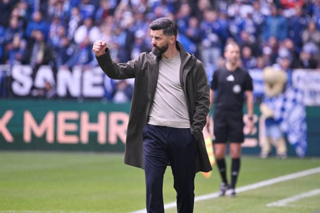 Jubel 2:0 Trainer Miron Muslic (FC Schalke 04) 15.03.2026, Fussball 2. Bundesliga, Saison 2025 2026, 26. Spieltag, FC Schalke 04 - Hannover 96 DFL regulations prohibit any use of photographs as image sequences and or quasi-video Gelsenkirchen Veltins Arena Nordrhein Westfalen Deutschland