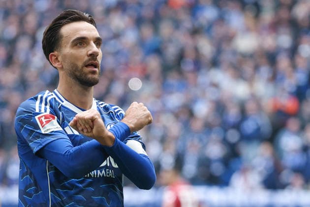 2. Bundesliga - FC Schalke 04 - Hannover 96 am 15.03.2026 in der Veltins-Arena auf Schalke Jubel, Torjubel, Torschuetze, Torschütze Kenan Karaman (Schalke 19) jubelt nach seinem Tor zum 2 zu 0