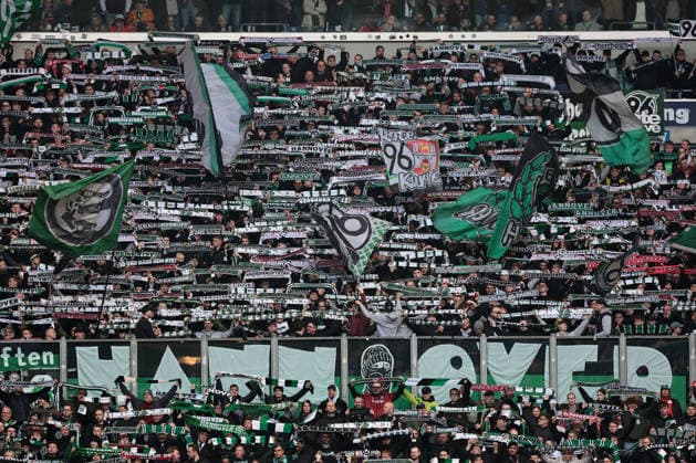 Fans von Hannover 96 beim Spiel der 2. Bundesliga (Saison 2025 26) FC Schalke 04 - Hannover 96 - Copyright: Thomas Pakusch