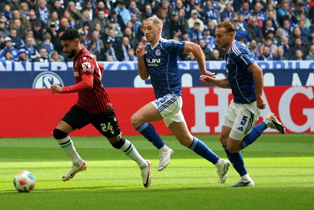 Elias Saad (Hannover 96) beim Spiel der 2. Bundesliga (Saison 2025 26) FC Schalke 04 - Hannover 96 - Copyright: Thomas Pakusch
