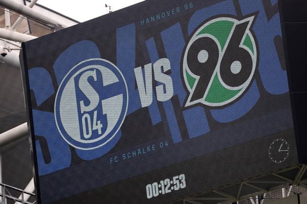 Der Videowürfel zeigt die heutige Partie an beim Spiel der 2. Bundesliga (Saison 2025 26) FC Schalke 04 - Hannover 96 - Copyright: Thomas Pakusch