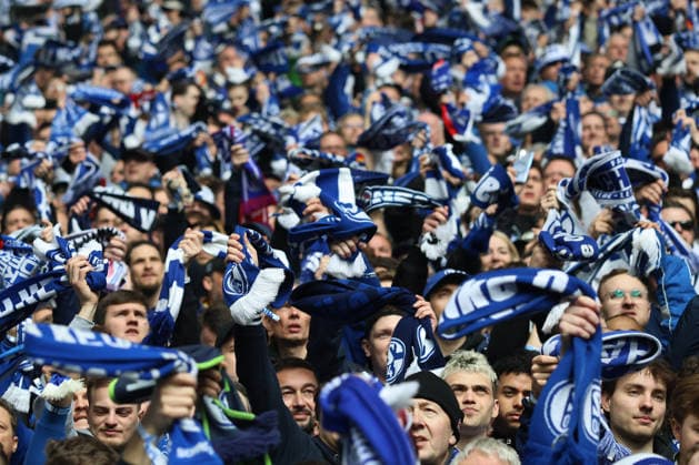 Fans des FC Schalke 04 beim Spiel der 2. Bundesliga (Saison 2025 26) FC Schalke 04 - Hannover 96 - Copyright: Thomas Pakusch