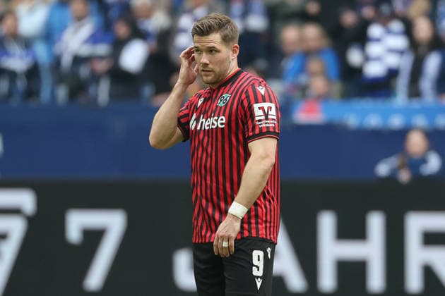 2. Bundesliga - FC Schalke 04 - Hannover 96 am 15.03.2026 in der Veltins-Arena auf Schalke Benjamin Källman Kaellman (Hannover) unzufrieden, enttäuscht, enttaeuscht, niedergeschlagen