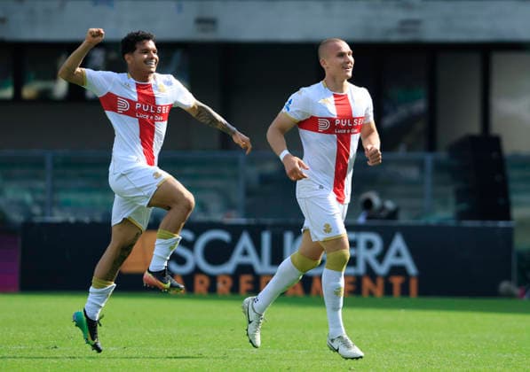 March 15, 2026, Verona, PRO: Genoa s Leo Ostigard jubilates after scoring the goal 0-2 during the Italian Serie A soccer match Hellas Verona FC vs Genoa CFC at Marcantonio Bentegodi Stadium in Verona, Italia, 15 March 2026. .ANSA EMANUELE PENNACCHIO. Soccer: Serie A; Hellas Verona FC Vs Genoa CFC  - ZUMAa110 20260315_zaf_a110_011 Copyright: xEmanuelexPennacchiox