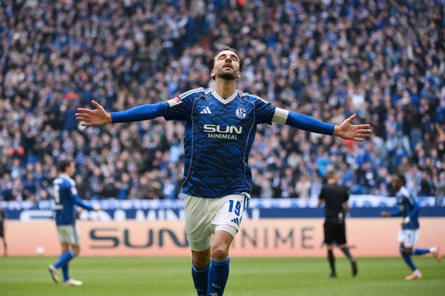 Jubel 2:0 Kenan Karaman (FC Schalke 04) 15.03.2026, Fussball 2. Bundesliga, Saison 2025 2026, 26. Spieltag, FC Schalke 04 - Hannover 96 DFL regulations prohibit any use of photographs as image sequences and or quasi-video Gelsenkirchen Veltins Arena Nordrhein Westfalen Deutschland