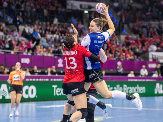 Andrea Jacobsen (HSG Blomberg-Lippe, 04) gegen Giulia Guarieiro (Thueringer HC, 13), Thueringer HC vs. HSG Blomberg-Lippe, Handball, DHB Pokal Haushahn Final 4, Spiel um Platz 3, Spielzeit 2025 2026, 15.03.2026 Thueringer HC vs. HSG Blomberg-Lippe, Handball, DHB Pokal Haushahn Final 4, Spiel um Platz 3, Spielzeit 2025 2026, 15.03.2026 Stuttgart Copyright: xMichaelxSchmidt Eibner-Pressefotx EP_MST