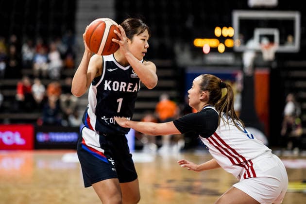 LYON-VILLEURBANNE, FRANCE - MARCH 15: Jihyun Park (Republic of Korea, 1) controls the ball against Louna Ozar (Philippines, 9) during the FIBA Women™s World Cup Qualifying Tournament match between Philippines (PHI) vs. Republic of Korea (KOR) at Astroballe on matchday 4 of the FIBA Women™s World Cup Qualifying Tournament on March 15, 2026 in Lyon-Villeurbanne, France. France Copyright: xSteffiexWunderlx