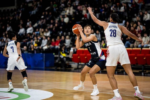 LYON-VILLEURBANNE, FRANCE - MARCH 15: Jihyun Park (Republic of Korea, 1) controls the ball against Kacey Dela Rosa (Philippines, 28) during the FIBA Women™s World Cup Qualifying Tournament match between Philippines (PHI) vs. Republic of Korea (KOR) at Astroballe on matchday 4 of the FIBA Women™s World Cup Qualifying Tournament on March 15, 2026 in Lyon-Villeurbanne, France. France Copyright: xSteffiexWunderlx