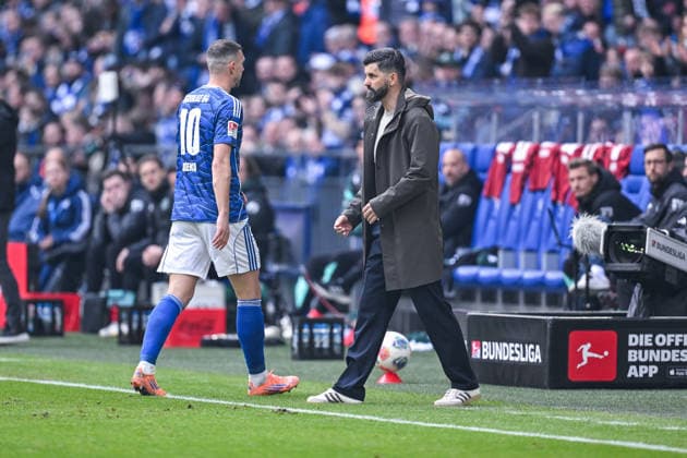 15.03.2026, Fussball, 2. Bundesliga, Saison 2025 2026, 26. Spieltag, FC Schalke 04 - Hannover 96, Edin DÅ¾eko Dzeko (FC Schalke 04) geht vom Platz nach der Roten Karte, xRHR-FOTO YYx