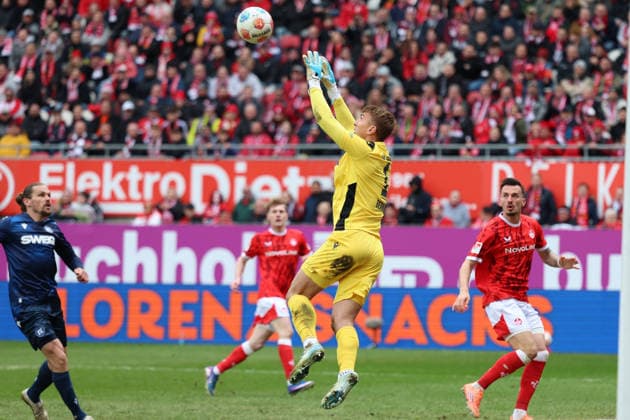 15.03.2026, xrekx, Fussball 2.Bundesliga, 1.FC Kaiserslautern - Karlsruher SC v.l. Hans Christian Bernat (Karlsruher SC) (DFL DFB REGULATIONS PROHIBIT ANY USE OF PHOTOGRAPHS as IMAGE SEQUENCES and or QUASI-VIDEO) Kaiserslautern