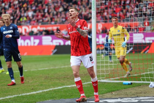 15.03.2026, xrekx, Fussball 2.Bundesliga, 1.FC Kaiserslautern - Karlsruher SC v.l. Paul Joly (1.FC Kaiserslautern) enttaeuscht, enttäuscht, schaut enttaeuscht, niedergeschlagen, disappointed (DFL DFB REGULATIONS PROHIBIT ANY USE OF PHOTOGRAPHS as IMAGE SEQUENCES and or QUASI-VIDEO) Kaiserslautern