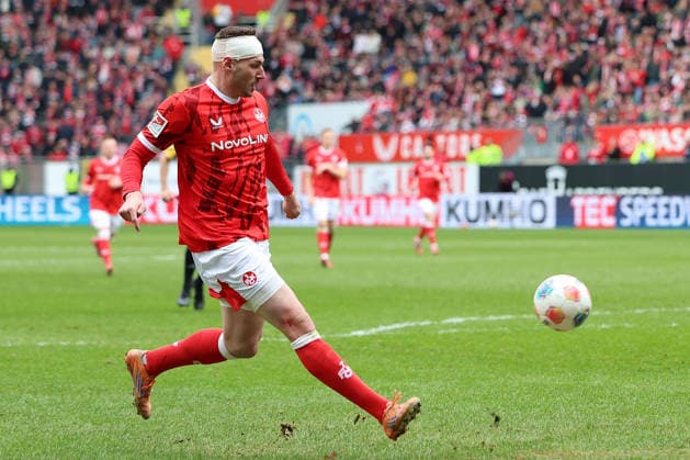 15.03.2026, xrekx, Fussball 2.Bundesliga, 1.FC Kaiserslautern - Karlsruher SC v.l. Luca Sirch (1.FC Kaiserslautern) mit Kopfverband (DFL DFB REGULATIONS PROHIBIT ANY USE OF PHOTOGRAPHS as IMAGE SEQUENCES and or QUASI-VIDEO) Kaiserslautern