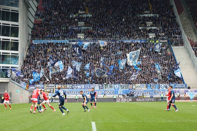 15.03.2026, xrekx, Fussball 2.Bundesliga, 1.FC Kaiserslautern - Karlsruher SC v.l. KSC Fans ,Stimmung, Schals, Ultras, Zuschauer, Besucher, Choreo, Choreografie, atmosphere, scarves, spectators, visitors (DFL DFB REGULATIONS PROHIBIT ANY USE OF PHOTOGRAPHS as IMAGE SEQUENCES and or QUASI-VIDEO) Kaiserslautern