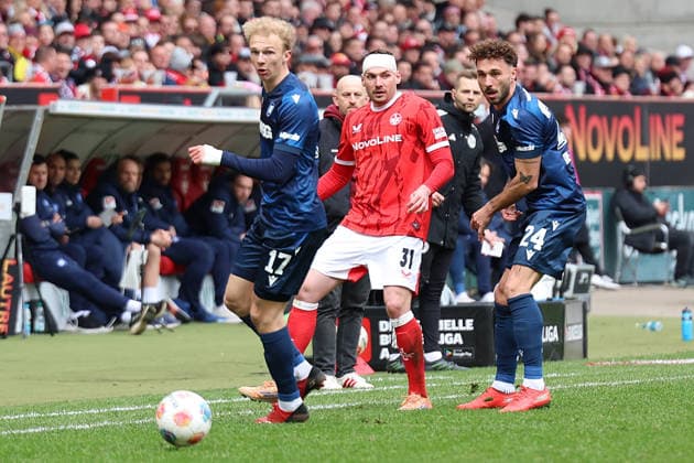 15.03.2026, xrekx, Fussball 2.Bundesliga, 1.FC Kaiserslautern - Karlsruher SC v.l. Leon Opitz (Karlsruher SC) Torsten Lieberknecht Trainer (1.FC Kaiserslautern) Luca Sirch (1.FC Kaiserslautern) Fabian Schleusener (Karlsruher SC) (DFL DFB REGULATIONS PROHIBIT ANY USE OF PHOTOGRAPHS as IMAGE SEQUENCES and or QUASI-VIDEO) Kaiserslautern